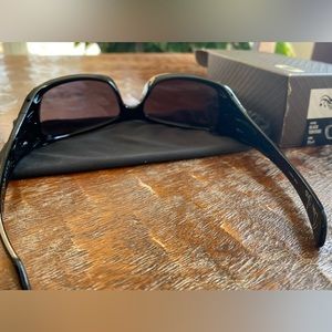 Oakley sun glasees barely use like new big frame
